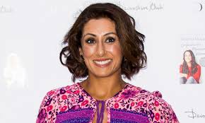 How tall is Saira Khan?